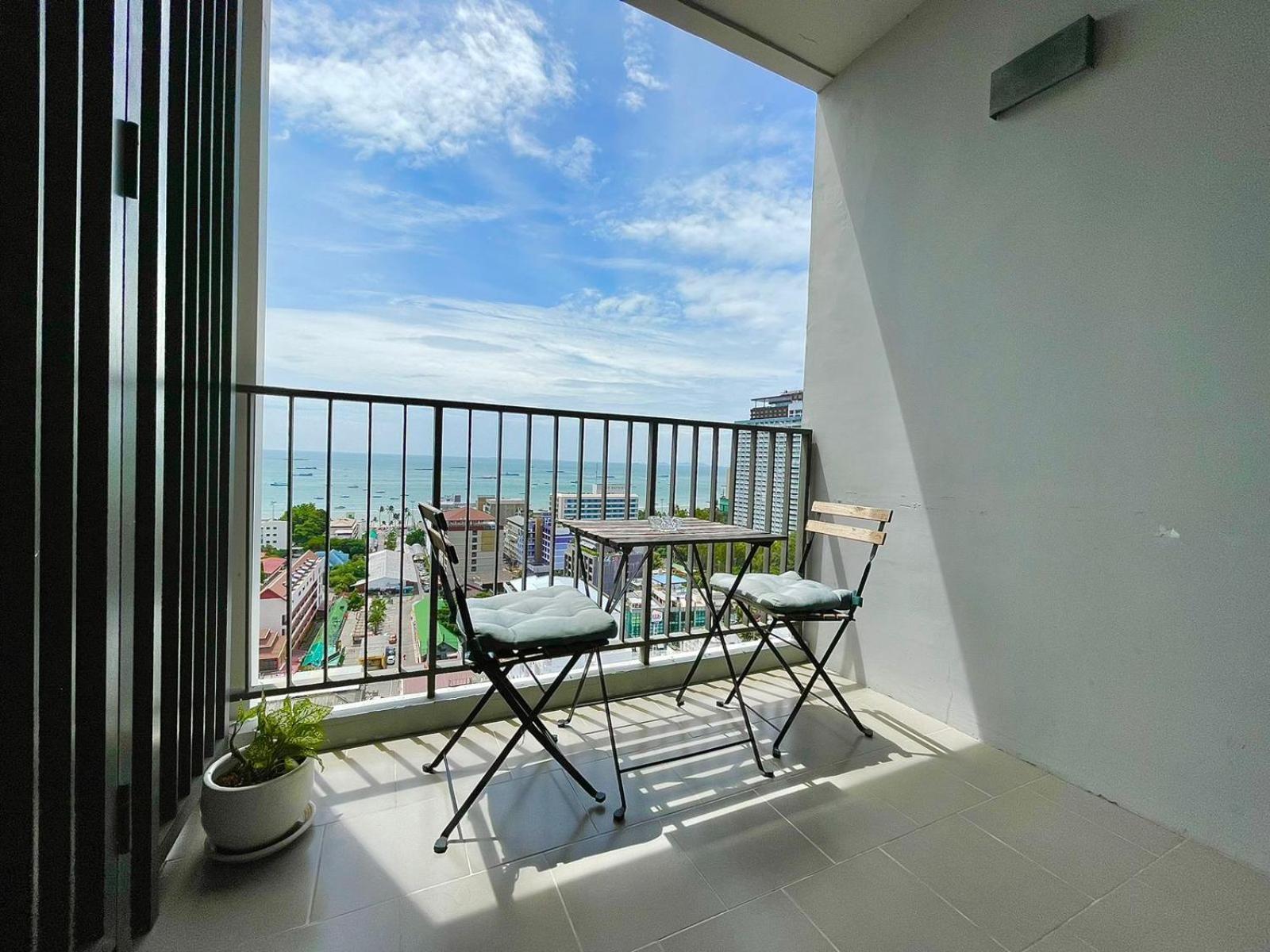 The Base Infinity Lägenhet Pattaya Exteriör bild